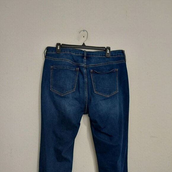 Old Navy Straight Leg Jeans Women's 14 Reg Medium Wash Blue Mid Rise Distressed - Picture 6 of 9